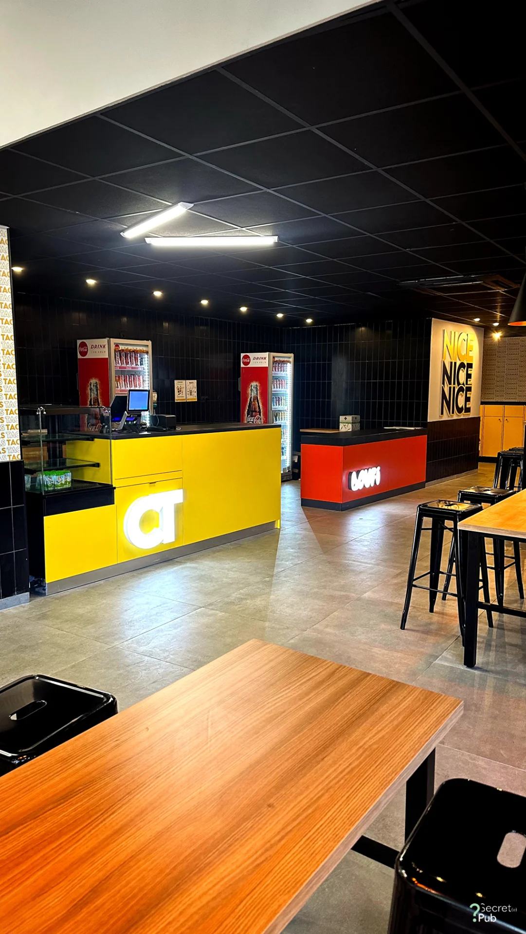 Enseignes comptoirs personnalisées CT et Boufi