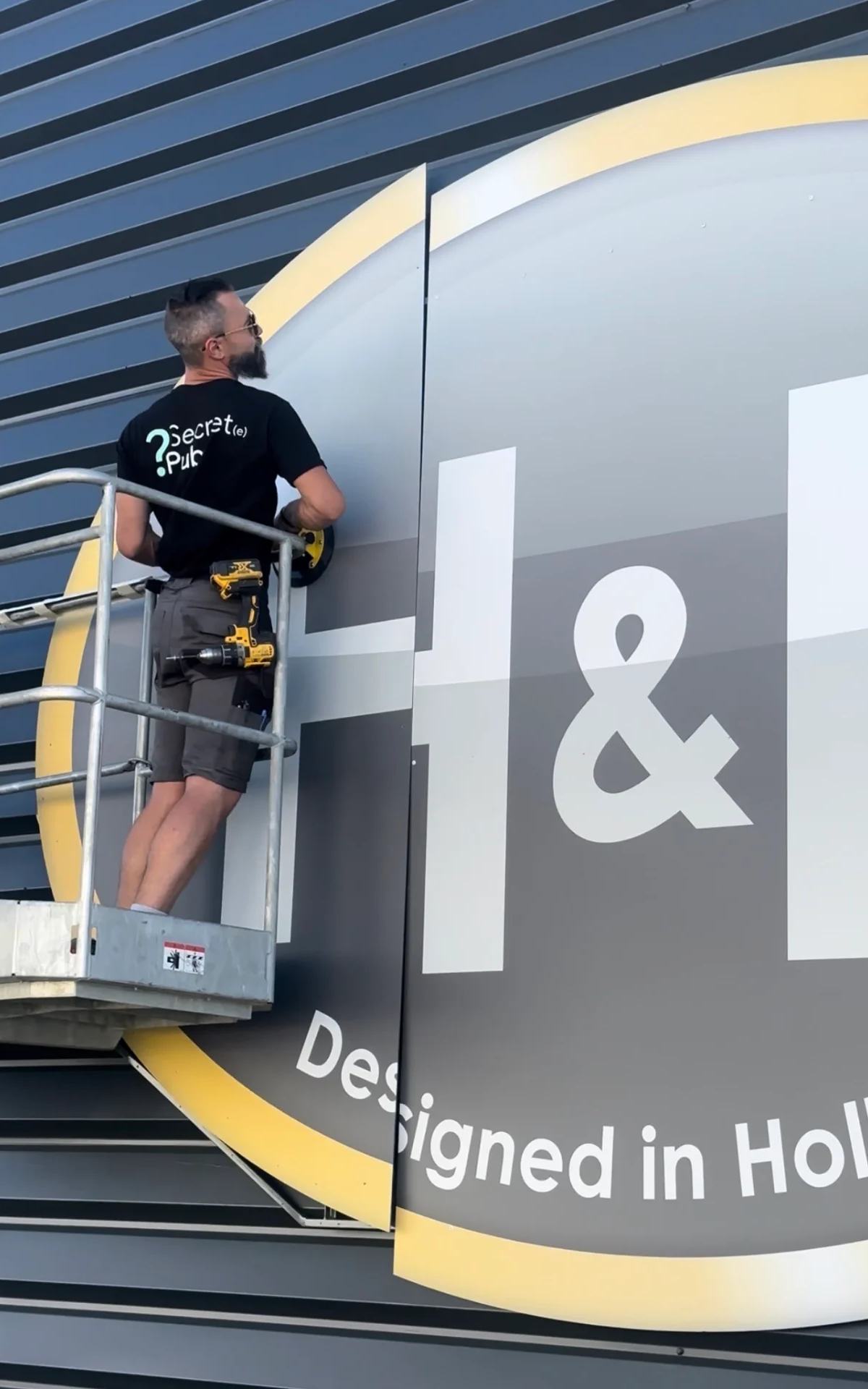 Installation d'enseignes extérieures