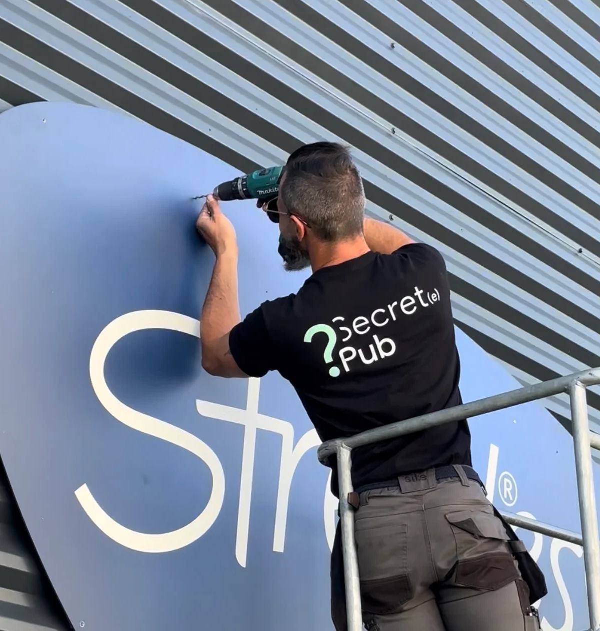 Installation d'enseignes extérieures