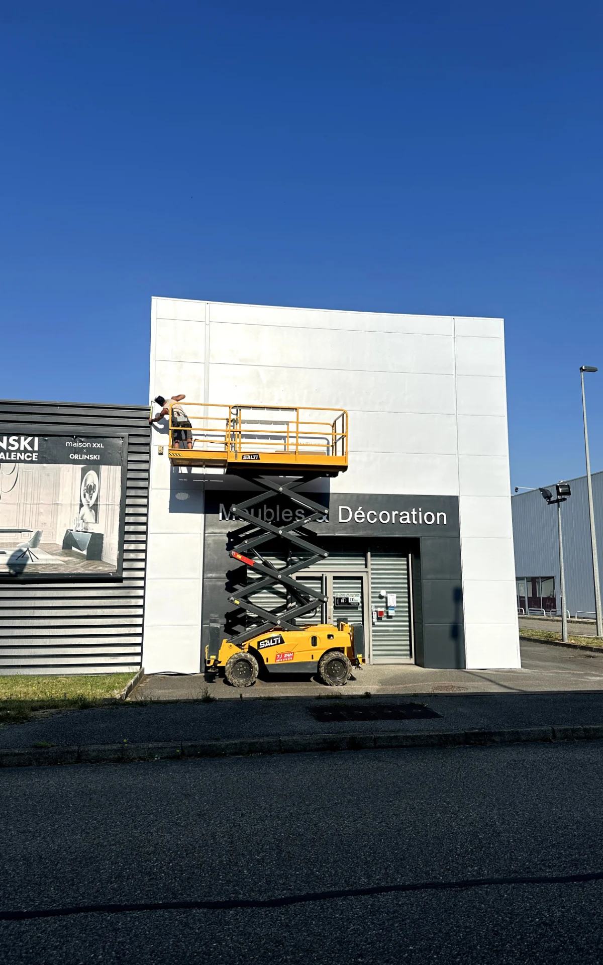Installation d'enseignes extérieures